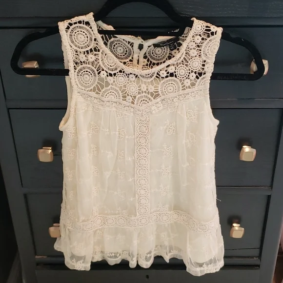 MONTEAU XS cream lace overlay sleeveless top NWOT - Picture 1 of 4